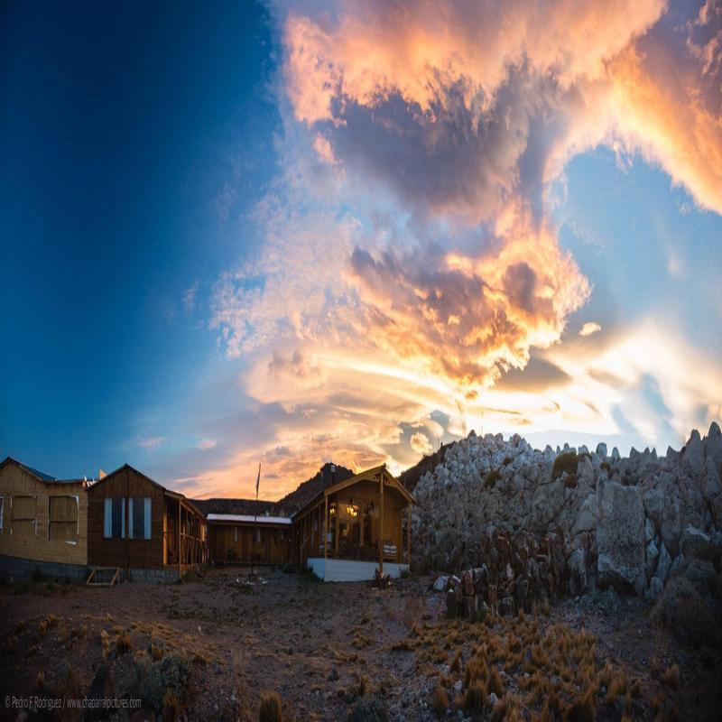 Jurassic Lake Lodge